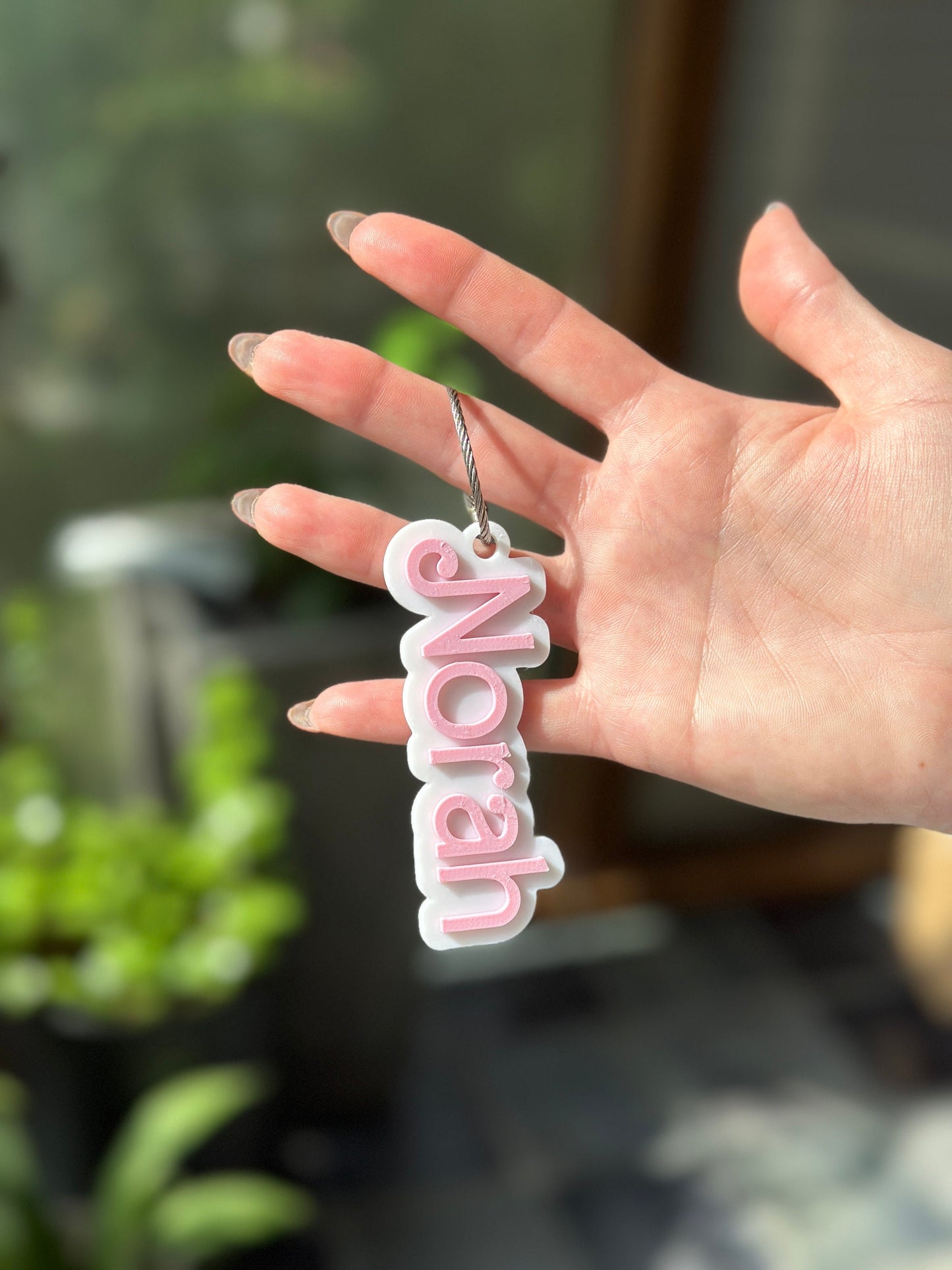Personalized script name bag tag, doll-style lettering cutout — photo 4