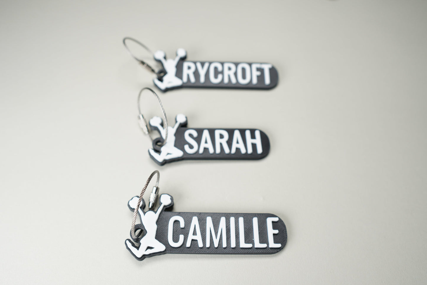 Personalized cheerleader keychain with custom name — photo 3