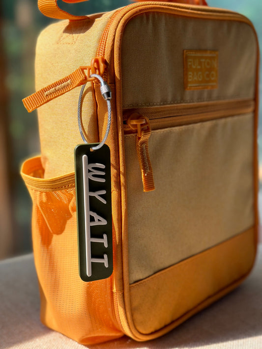 Personalized trendy name bag tag with modern lettering — photo 1