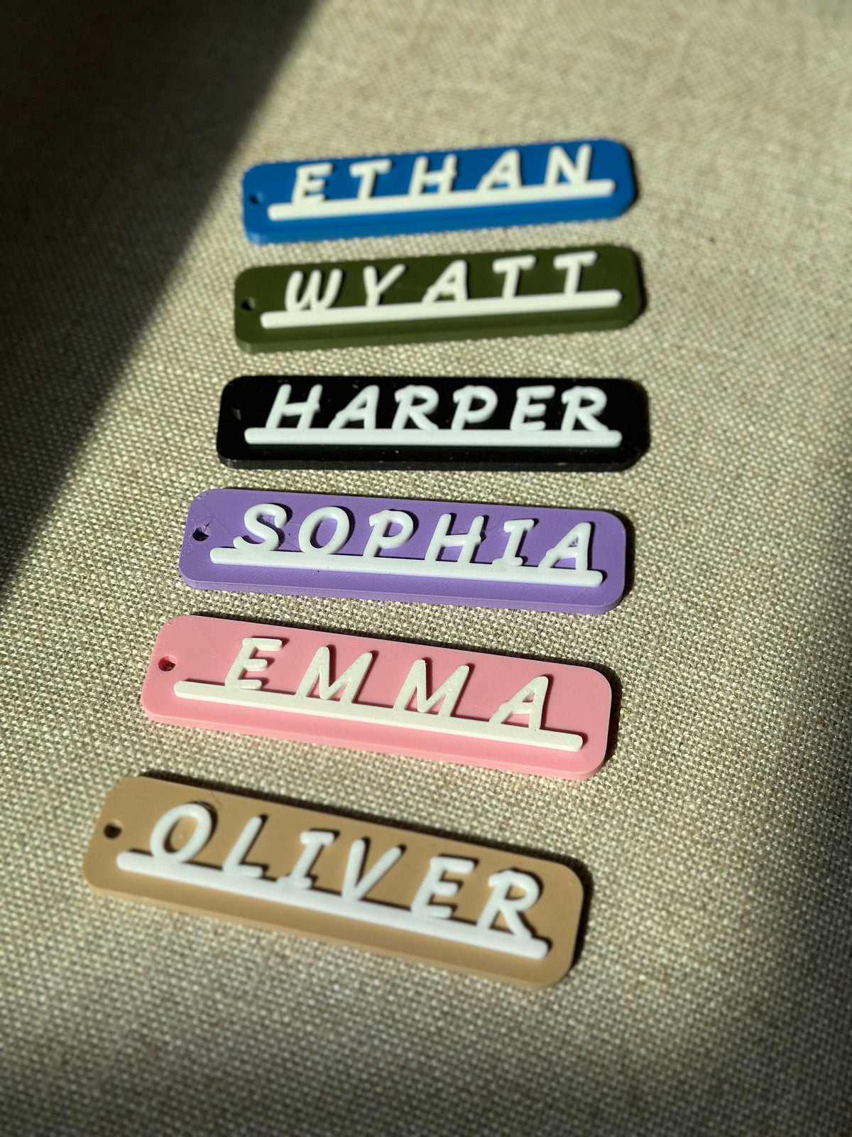 Personalized trendy name bag tag with modern lettering — photo 3