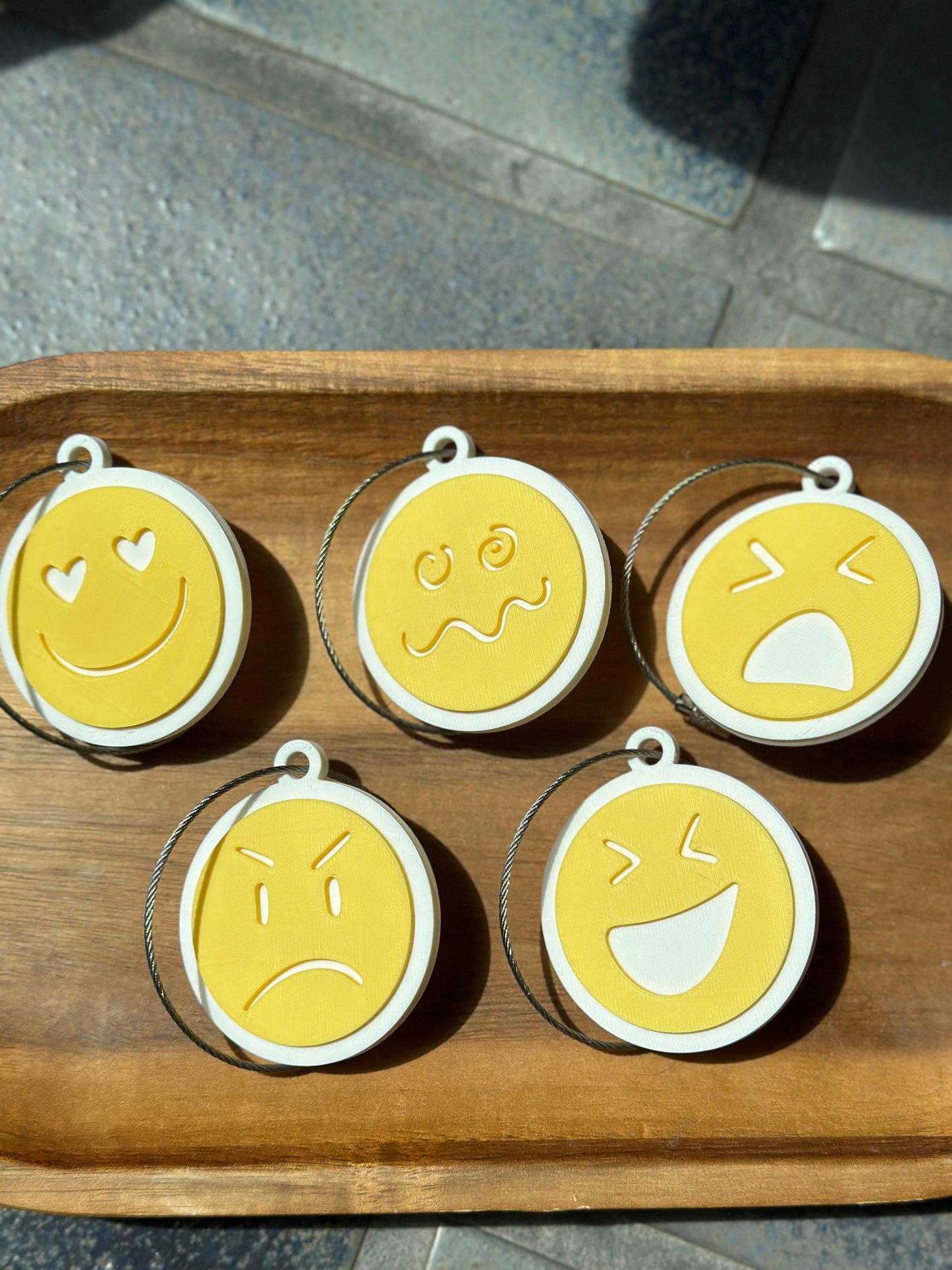 Personalized emoji bag tag on a kids lunch box — photo 4