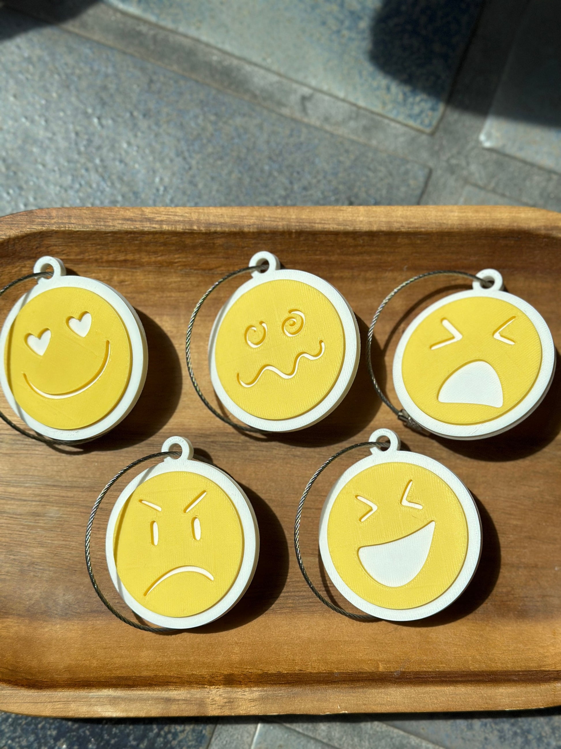 Personalized emoji bag tag on a kids lunch box — photo 4