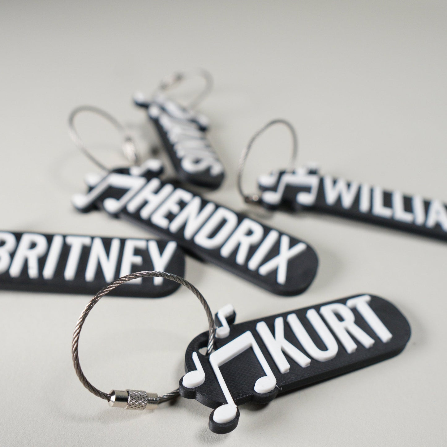 Personalized band keychain with music notes and custom name — photo 4