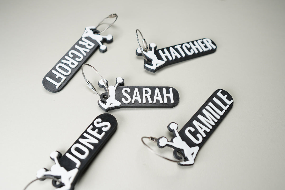 Personalized cheerleader keychain with custom name — photo 2